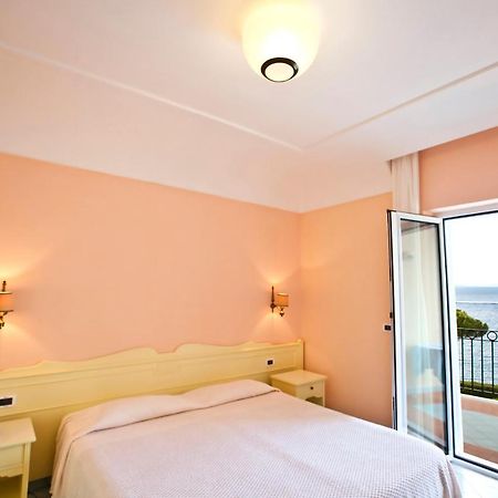 Hotel Terme Alexander Ischia Exterior foto