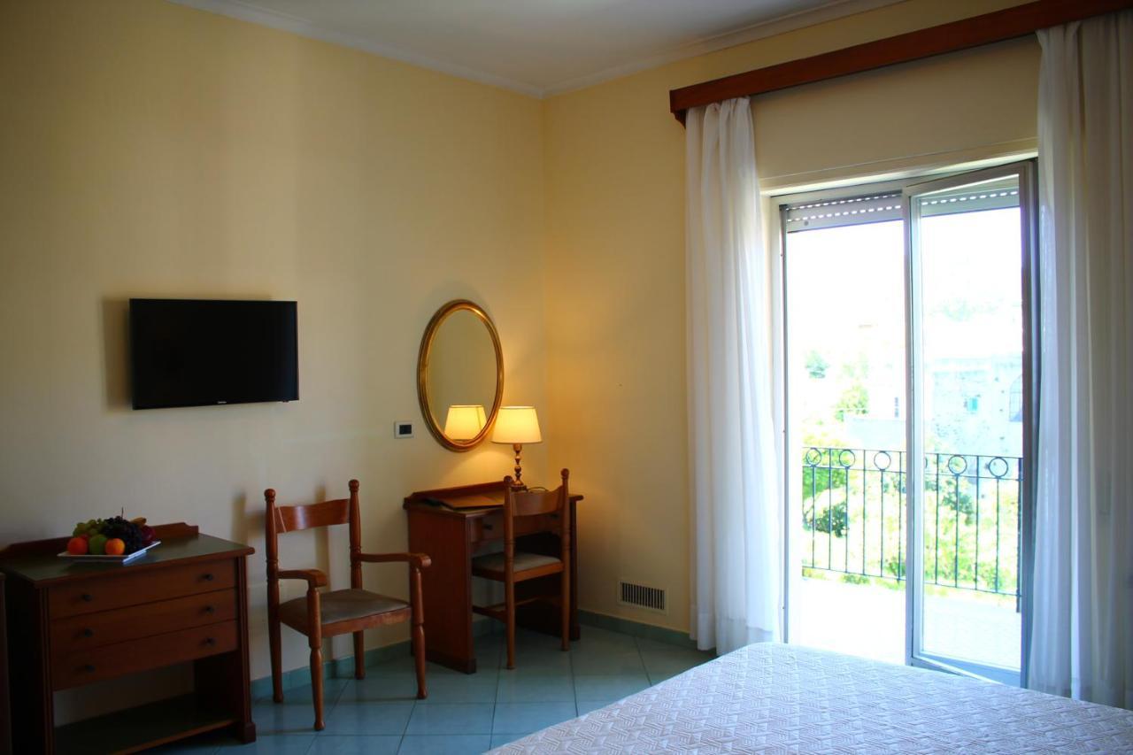 Hotel Terme Alexander Ischia Exterior foto