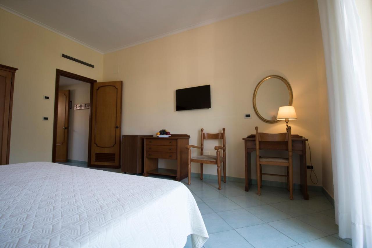 Hotel Terme Alexander Ischia Exterior foto