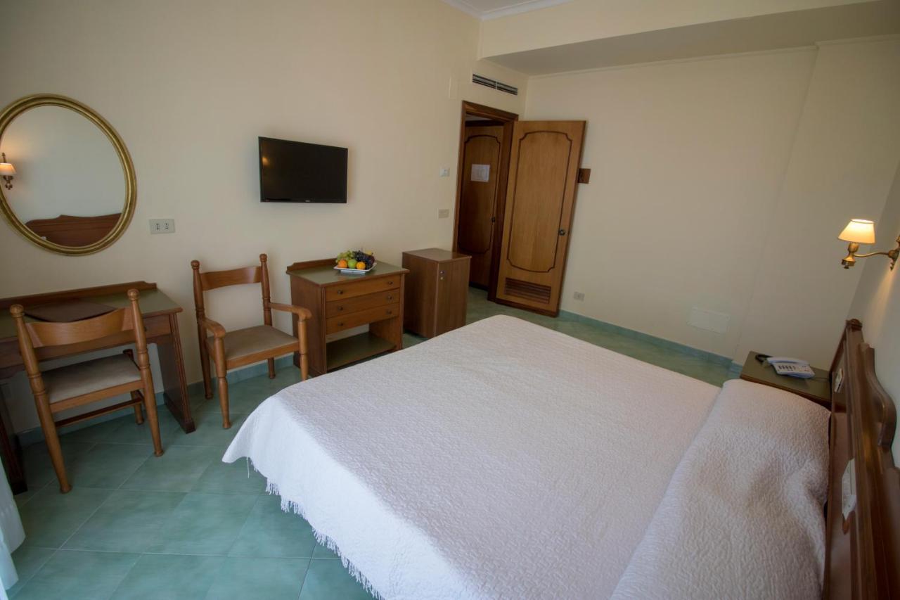 Hotel Terme Alexander Ischia Exterior foto